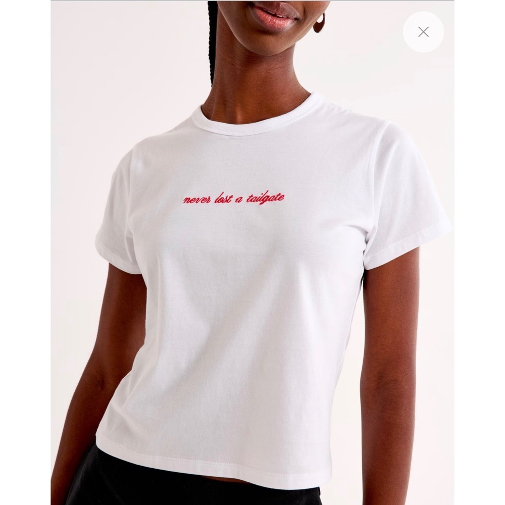 Abercrombie & Fitch Skimming Tee White Never Lost A Tailgate Embroidered Shirt M